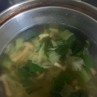 青梗菜とキャベツシメジのコンソメスープ